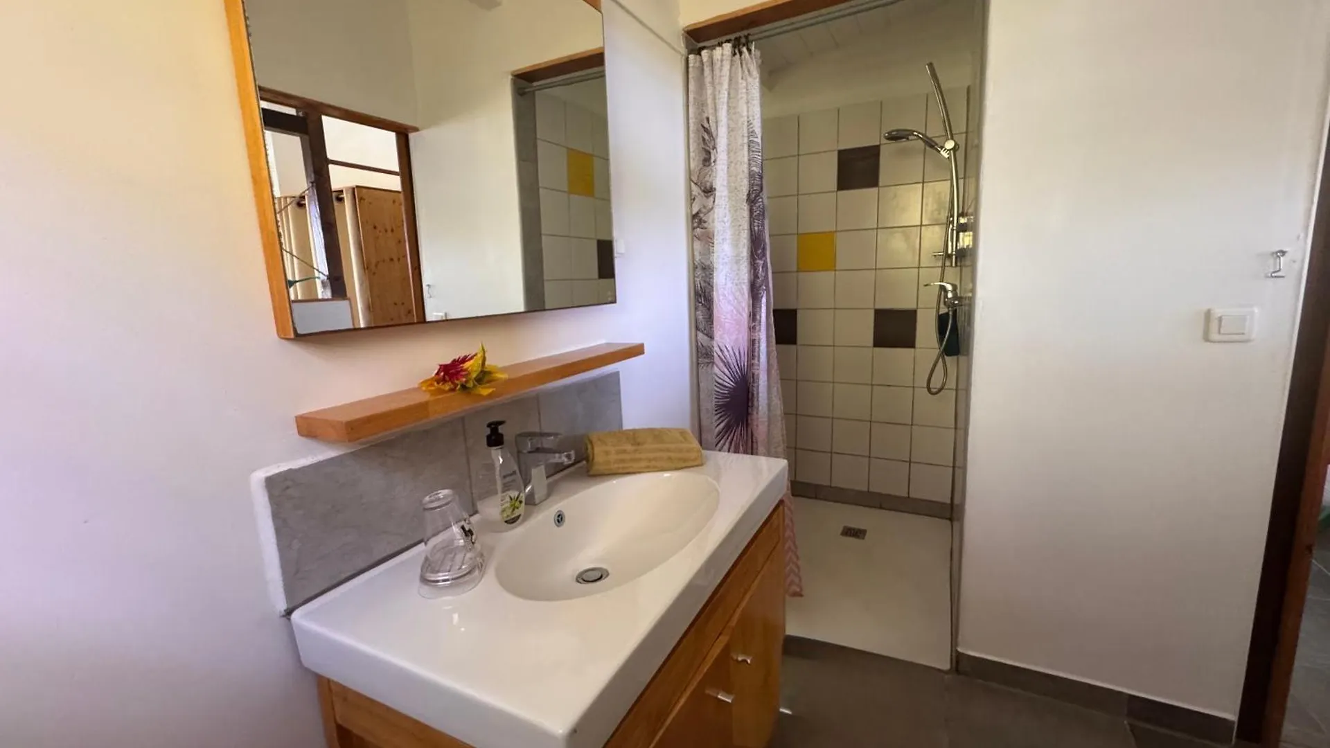 Fare Arana Mooréa Guesthouse Atiha