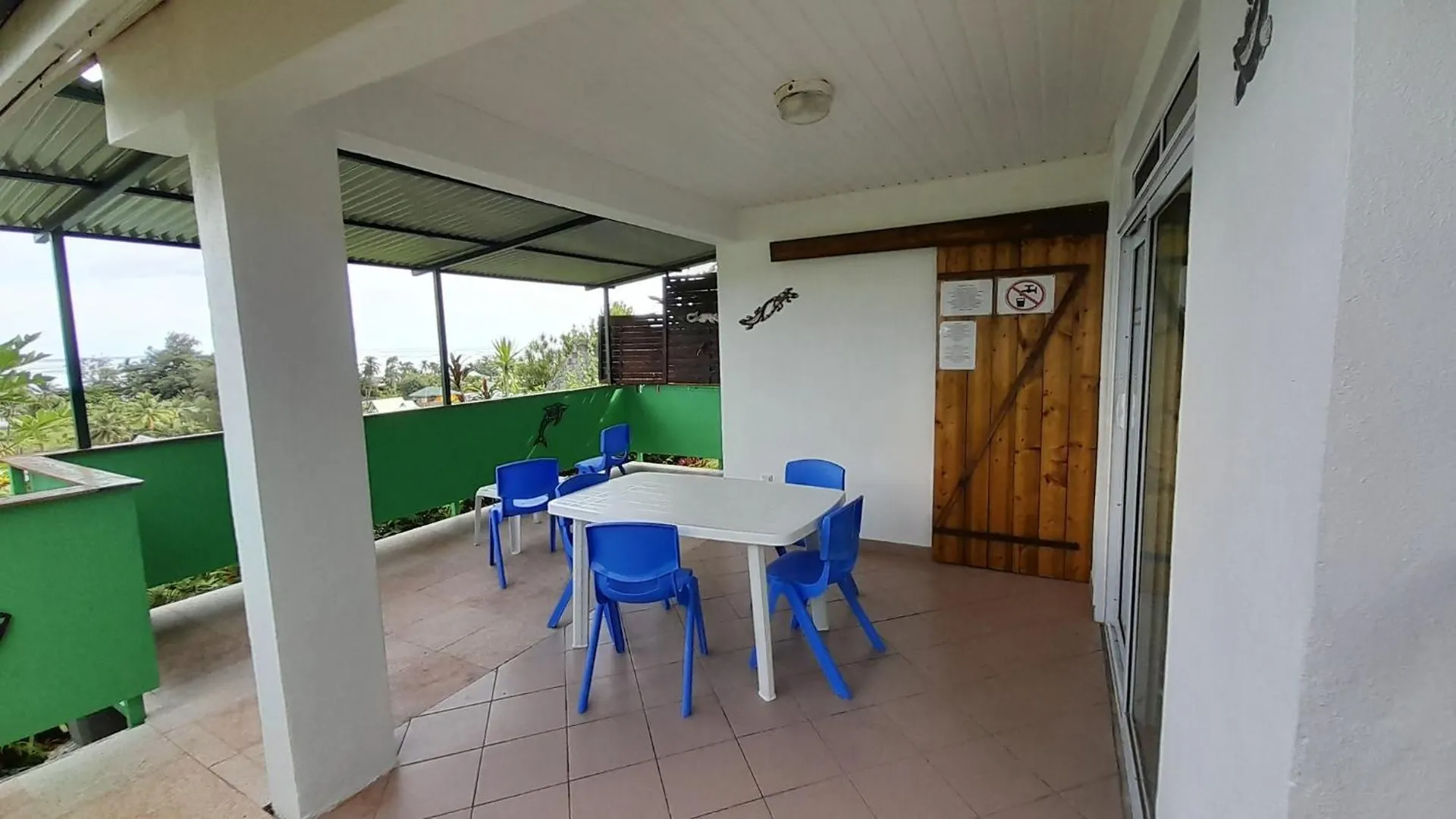 Fare Arana Moorea Guesthouse Atiha 3*,